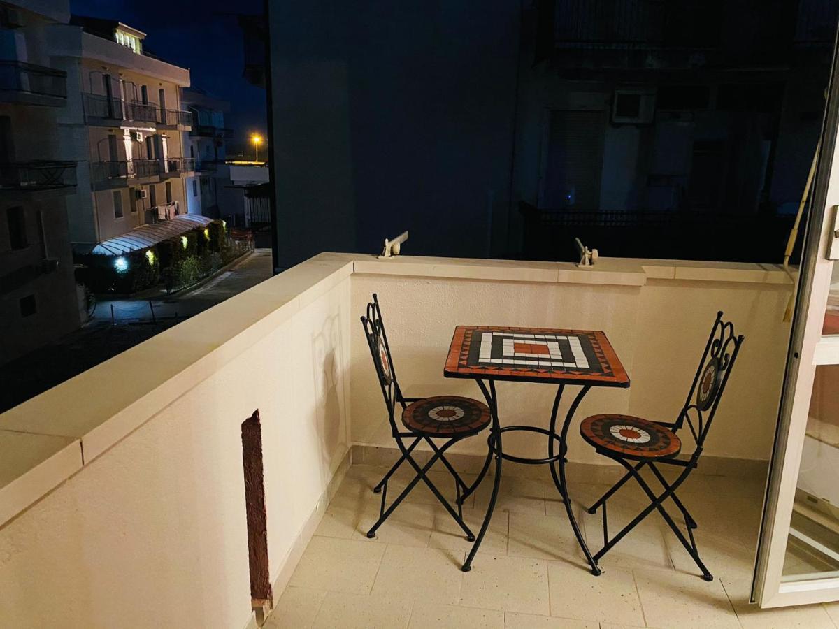 B E B Le Terrazze Sul Mare Acomodação com café da manhã Catanzaro Exterior foto