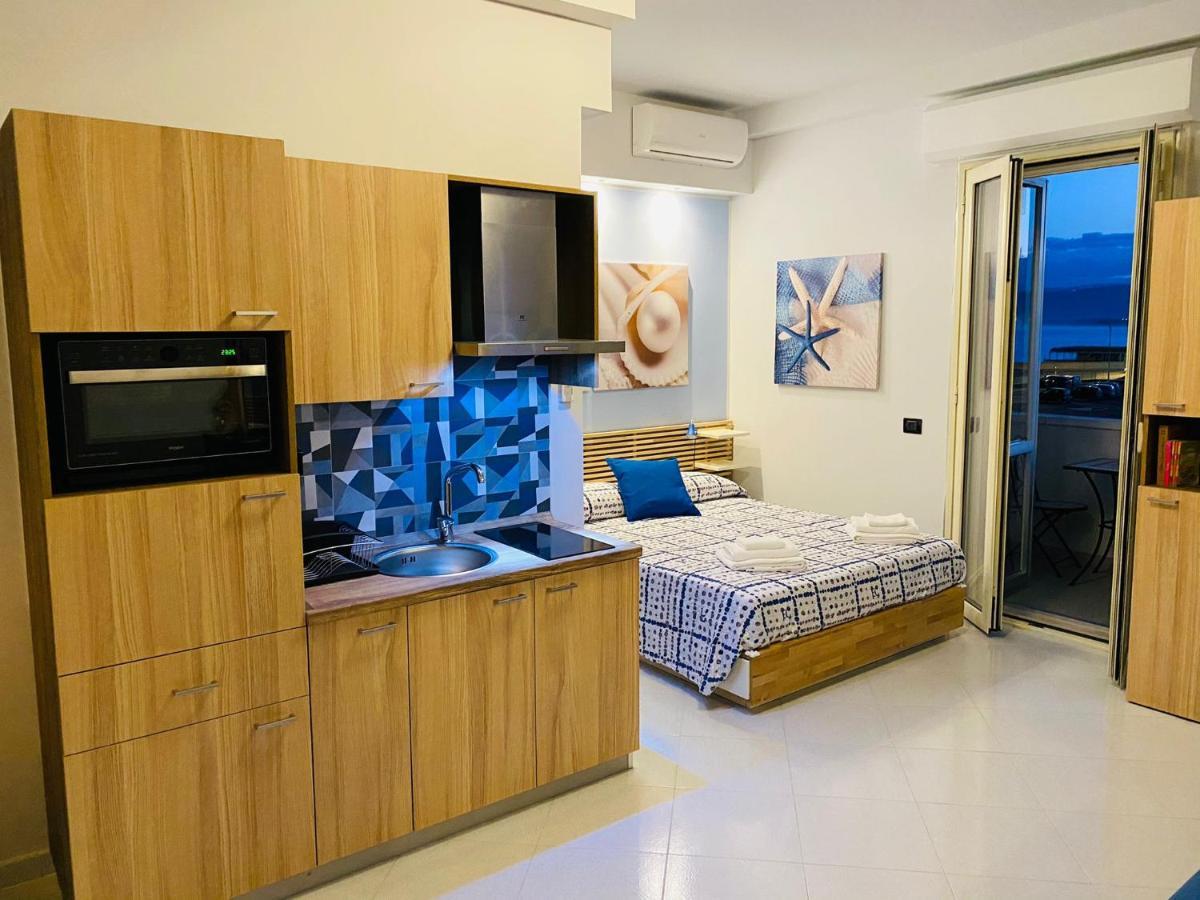 B E B Le Terrazze Sul Mare Acomodação com café da manhã Catanzaro Exterior foto
