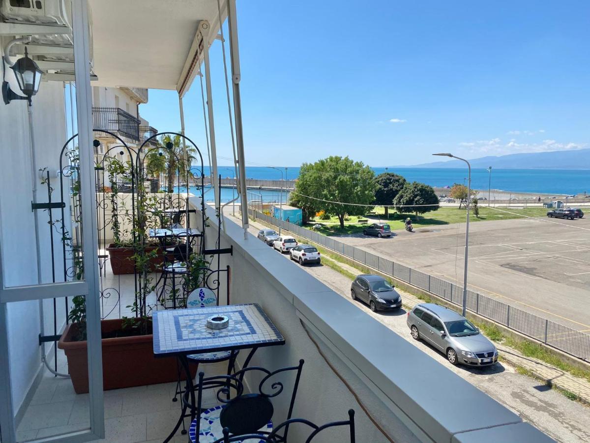 B E B Le Terrazze Sul Mare Acomodação com café da manhã Catanzaro Exterior foto