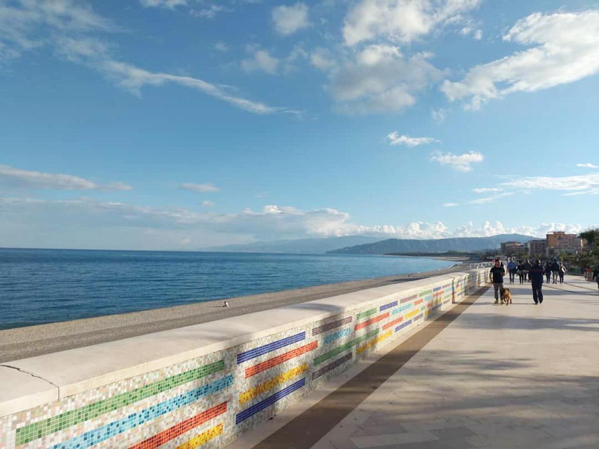 B E B Le Terrazze Sul Mare Acomodação com café da manhã Catanzaro Exterior foto