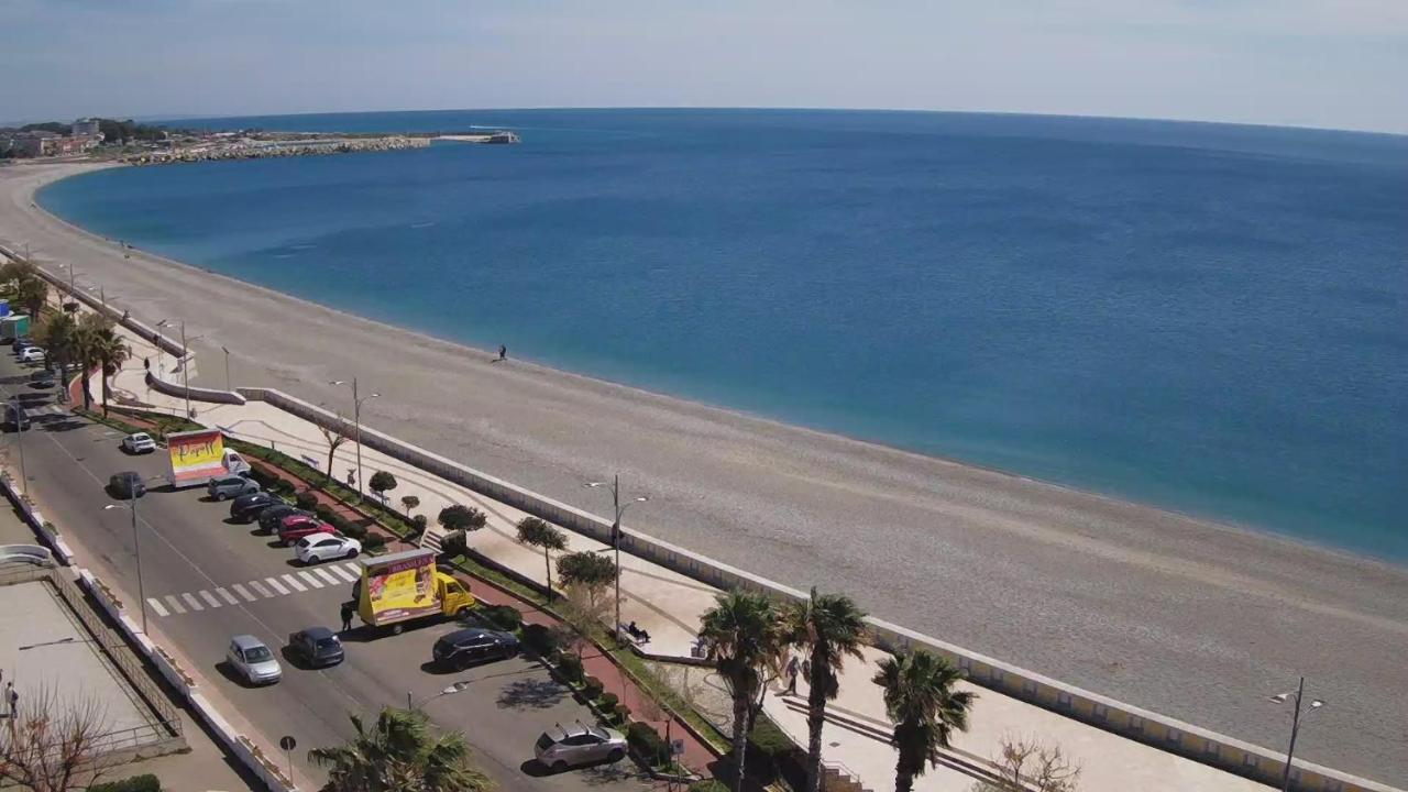 B E B Le Terrazze Sul Mare Acomodação com café da manhã Catanzaro Exterior foto